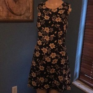 Cute fitted summer dress!